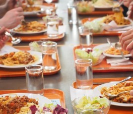 Cantine scolaire table