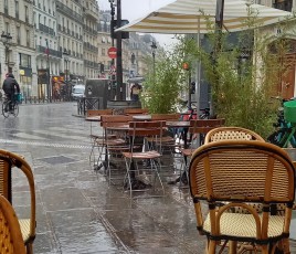 restaurant tables vides pluie paris