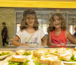 cantine avec enfants