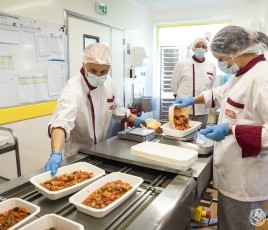Restauration scolaire arles chaine de mise en barquette