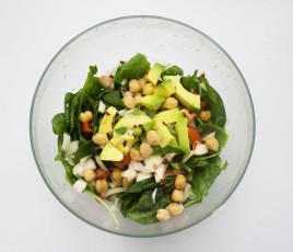 Bol salade végétal pois chiche avocat