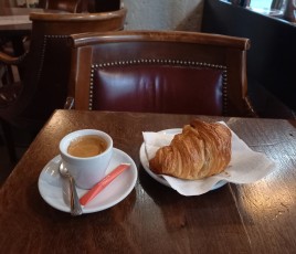 bistrot café croissant