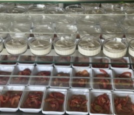 Vitrine self restauration collective contenus en verre