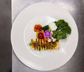 une assiette avec des denrées