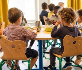 enfants à la cantines à Nantes