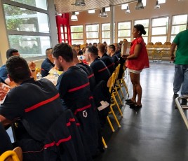 pompiers en train de manger
