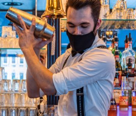 Barman Au Bureau