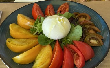 assiette tomates restauraurant couleur burrata