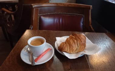 bistrot café croissant
