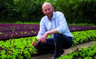 Président de l'Asso leg 4g dans un champs de salades