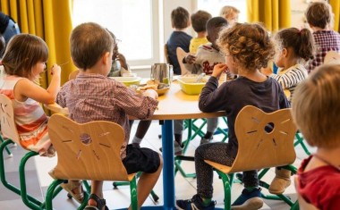 enfants à la cantines à Nantes