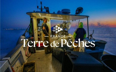Association terre de pêche image pêcheurs sur un bâteau