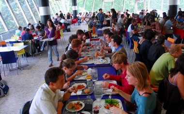Resto U avec étudiants 