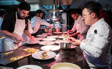 Dîner à 6 mains