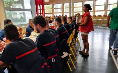 pompiers en train de manger