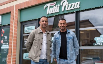 1 SEBASTIEN ET JULIEN BORI©_CR_TUTTI PIZZA (1).jpg