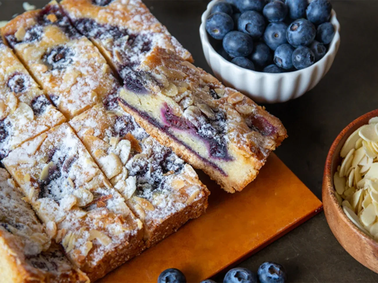 BlueberryBakewell.jpg.webp (185.06 Ko)