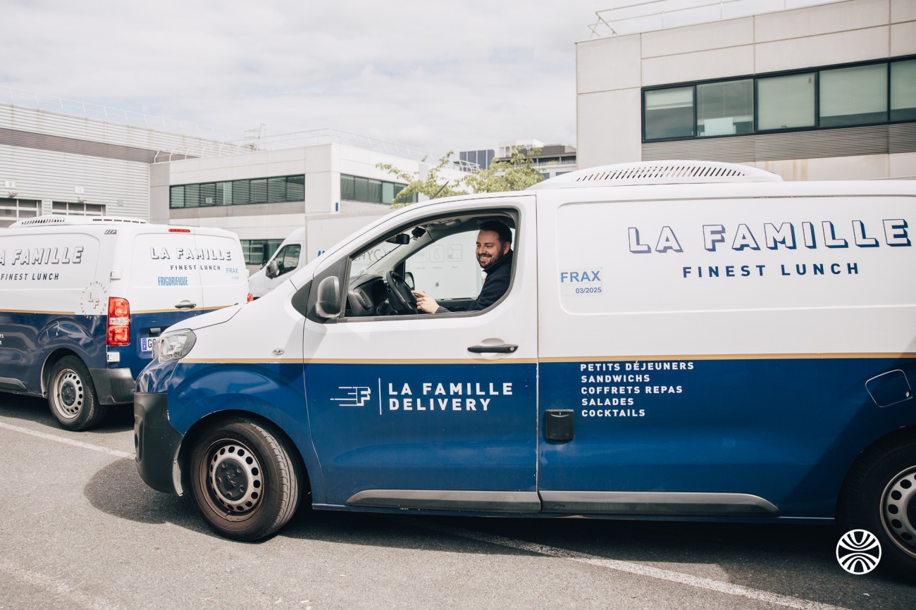 V3 La Famille PARIS LIVRAISON CORPORATE CR La Famille
