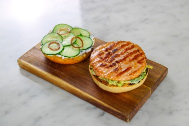 Nautilus Steak de saumon fumé à chaud dans un burger.jpg