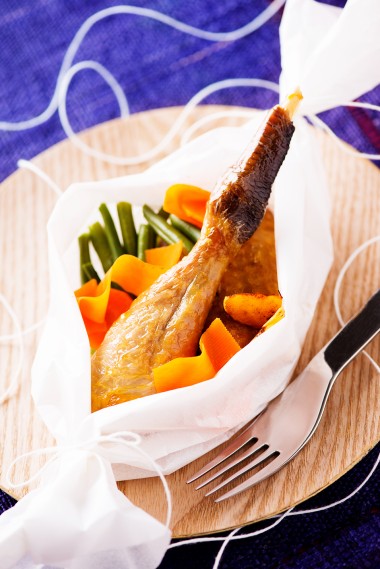 Papillotte de pintade aux petits légumes
