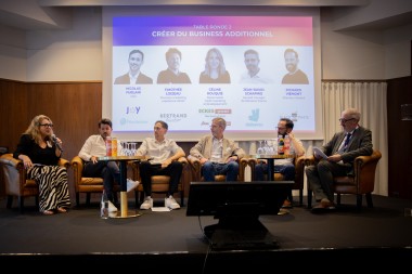 One Resto Table Ronde JD Schapiro_CR_Capucine Henry