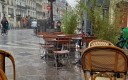 restaurant tables vides pluie paris