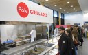 Etudiants dans un restaurant universitaire de Nantes