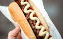 hot dog avec saucisse et mayonnaise