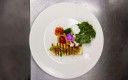 une assiette avec des denrées