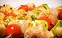 brochettes de viande et légumes