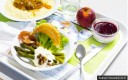plateau cantine avec assiette et ramequin